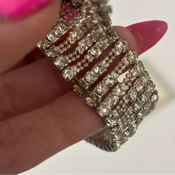 Red hast porcelain face stretch bracelet with rhinestones - Picture 3 of 8